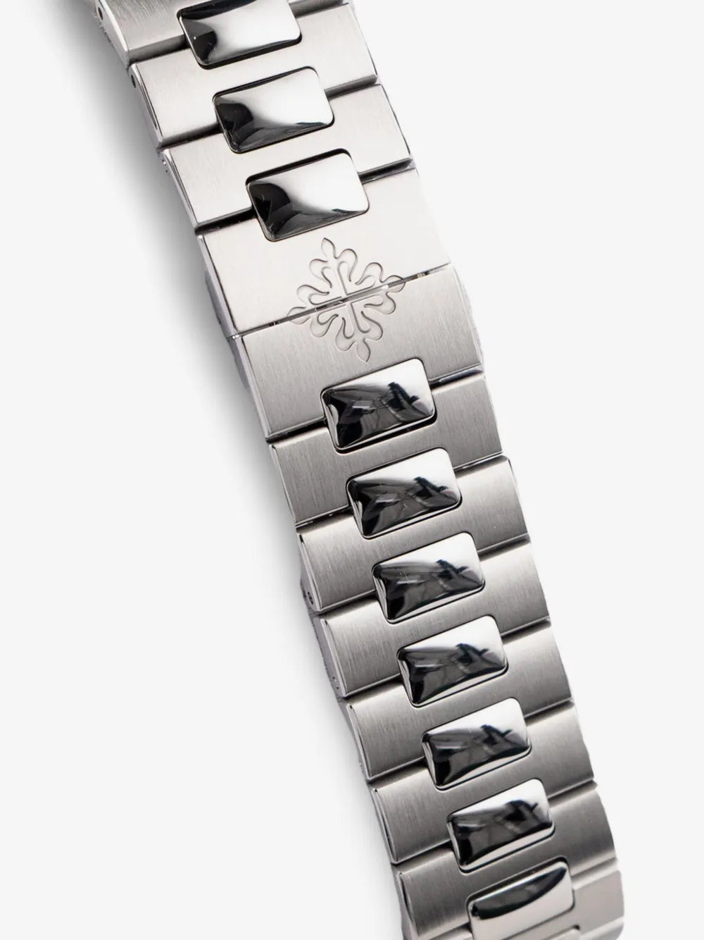 Patek Philippe Nautilus 5990/1A-001 bracelet detail