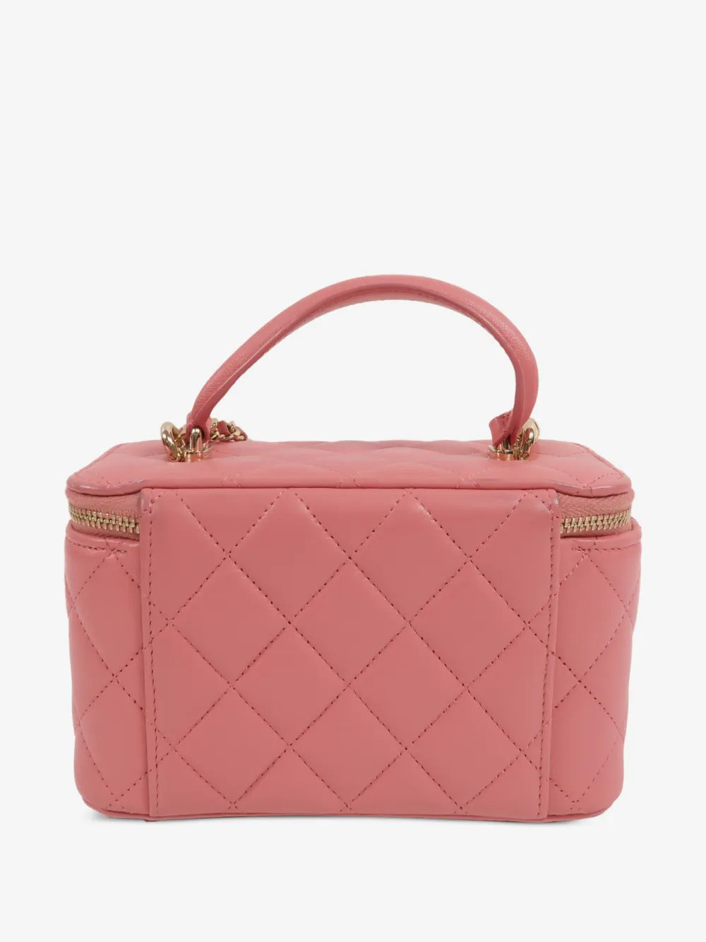 Chanel Vanity Case pink quilted leather – side with chain strap
