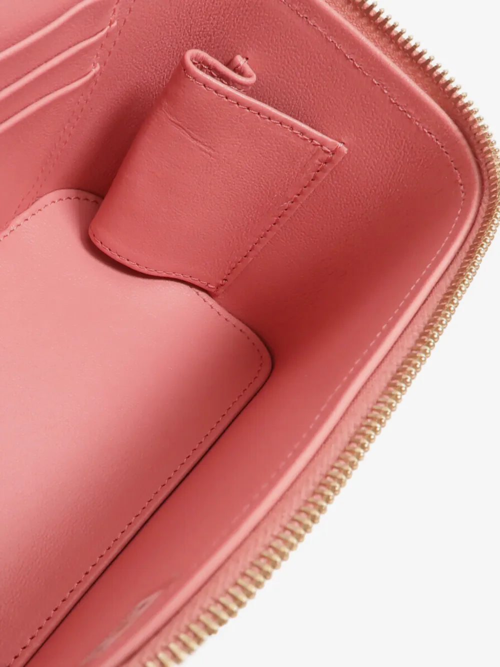Chanel Vanity Case pink quilted leather – front view