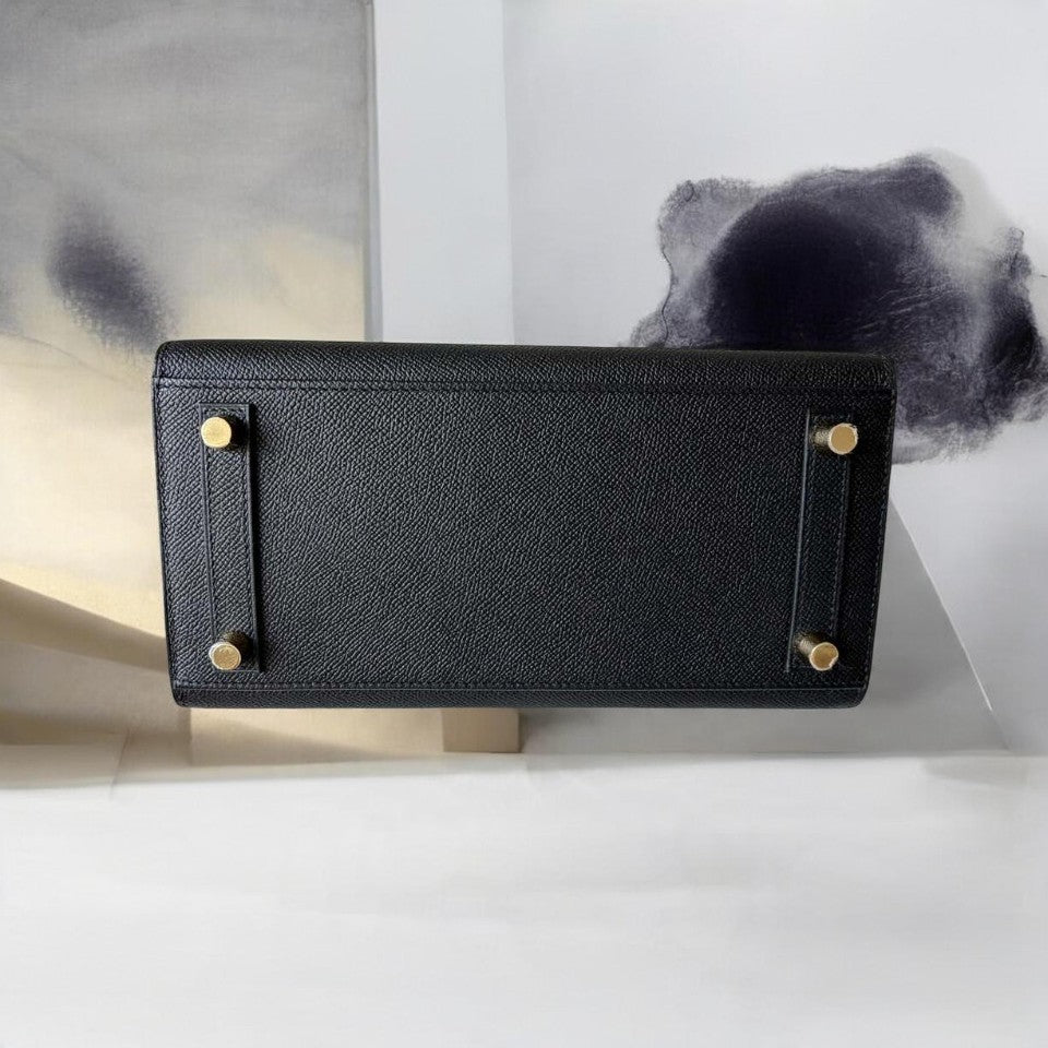 Hermès Birkin 35 Epsom Noir – base con piedini
