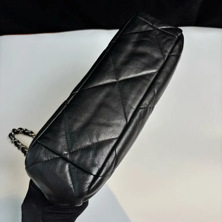 Borsa Chanel 19 nera dall'alto