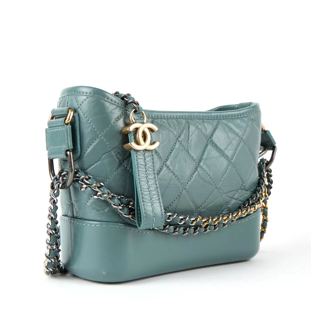 Borsa Chanel Gabrielle blu etichetta Made in Italy
