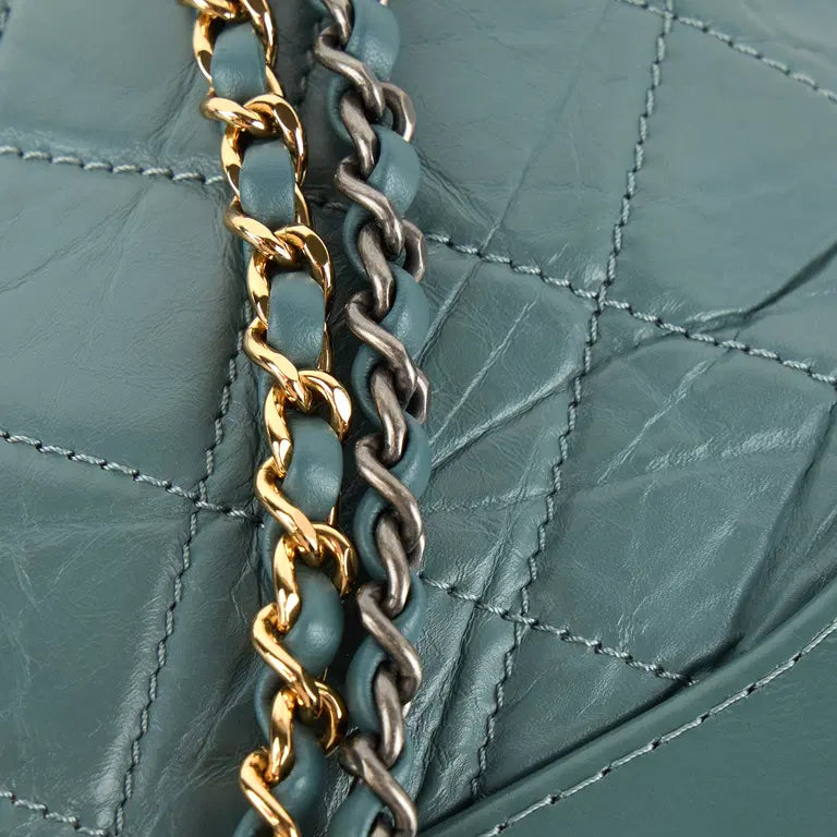Borsa Chanel Gabrielle blu laterale