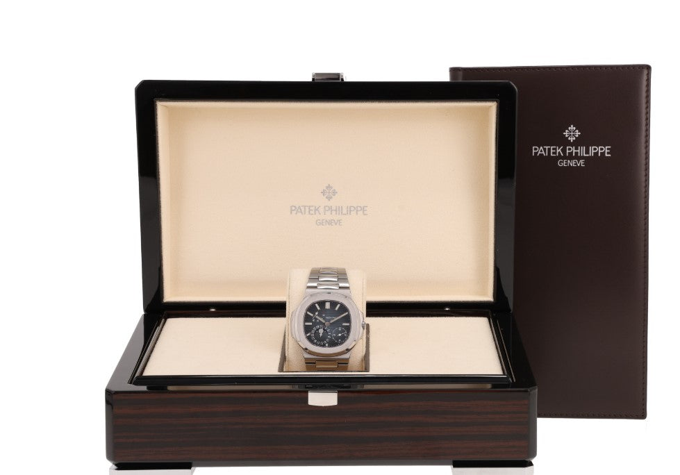 Patek Philippe Nautilus 5712/1A-001 – blue dial with moon phase